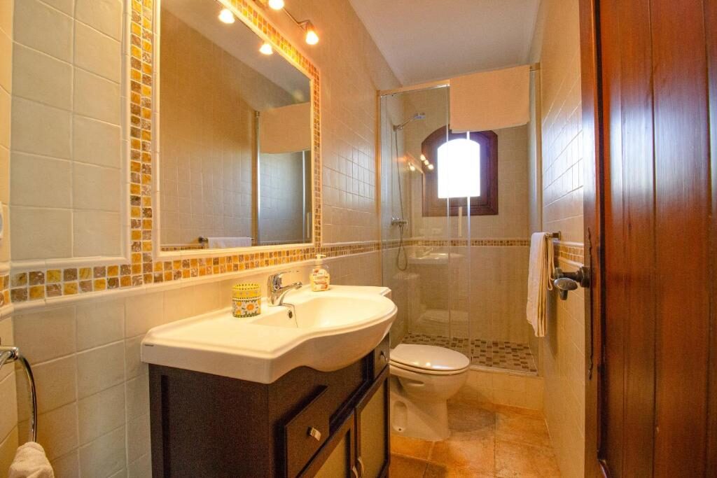 Badezimmer mit Dusche