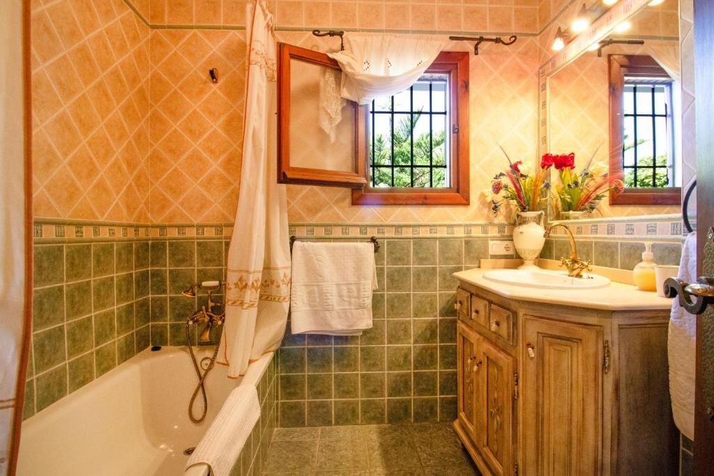 Badezimmer mit Badewanne